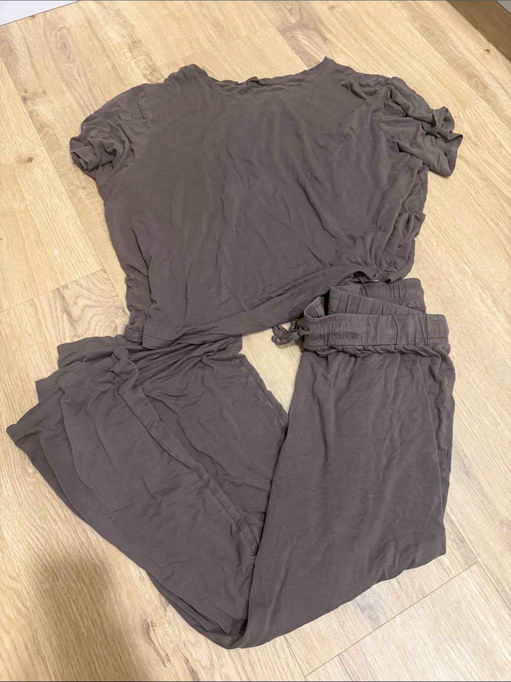 nuuds Two-Piece Cozy Pajama Set in Taupe (Large)